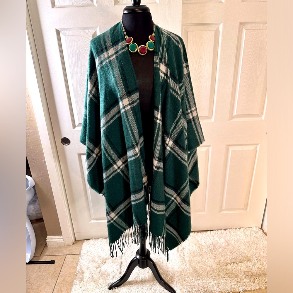 Women’s Lane Bryant’s plus size cape waterfall open front One size green plaid